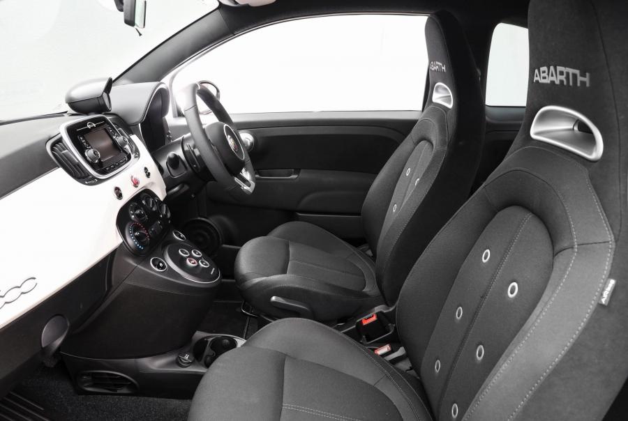 Интерьер Abarth 595 (312) 2017 года  (AU) (фото 34 из 40)